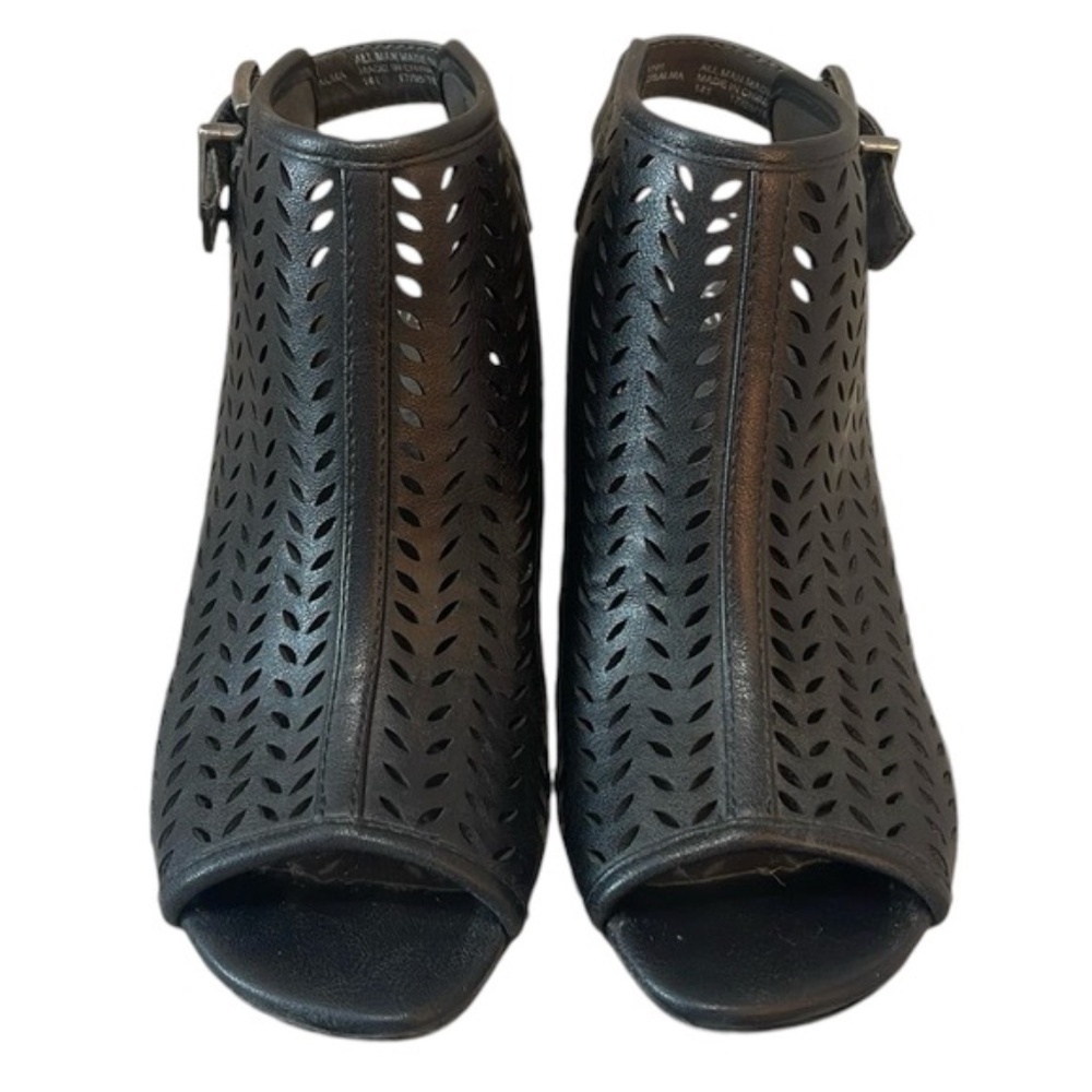 Black heals excellent condition size 6.5M